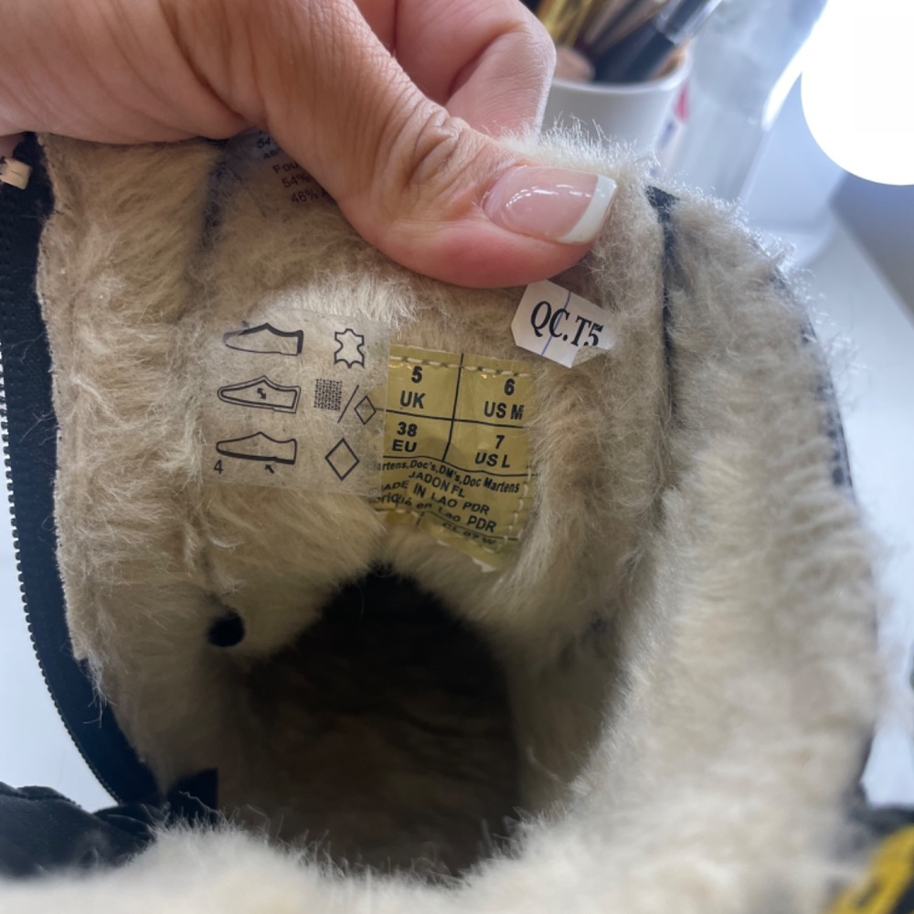Doc Marten’s Leather Fur - Picture 4 of 11